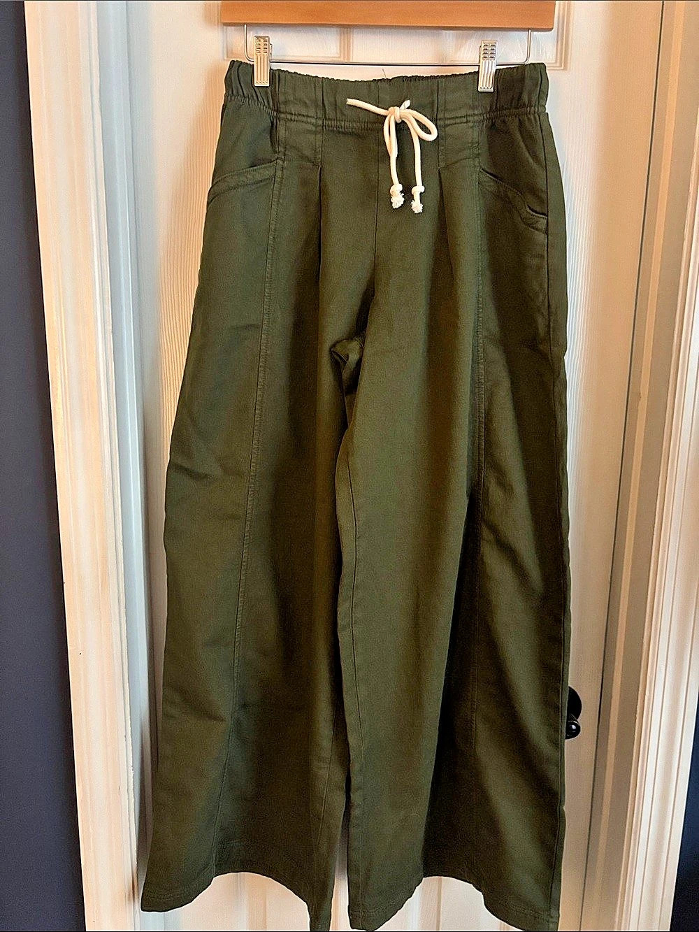 Aerie Wide Leg Pants in Green Small